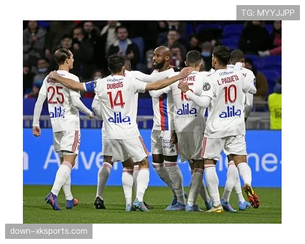 深度复盘：剖析里昂0-2不敌巴黎一役，主队防线布局的得失